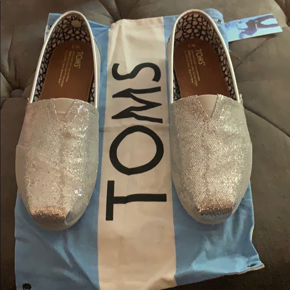 Toms silver glitter NWT